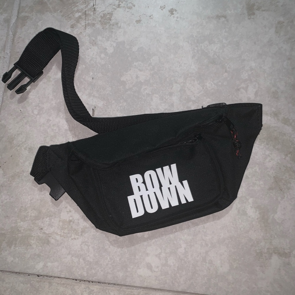 Fannie pack black